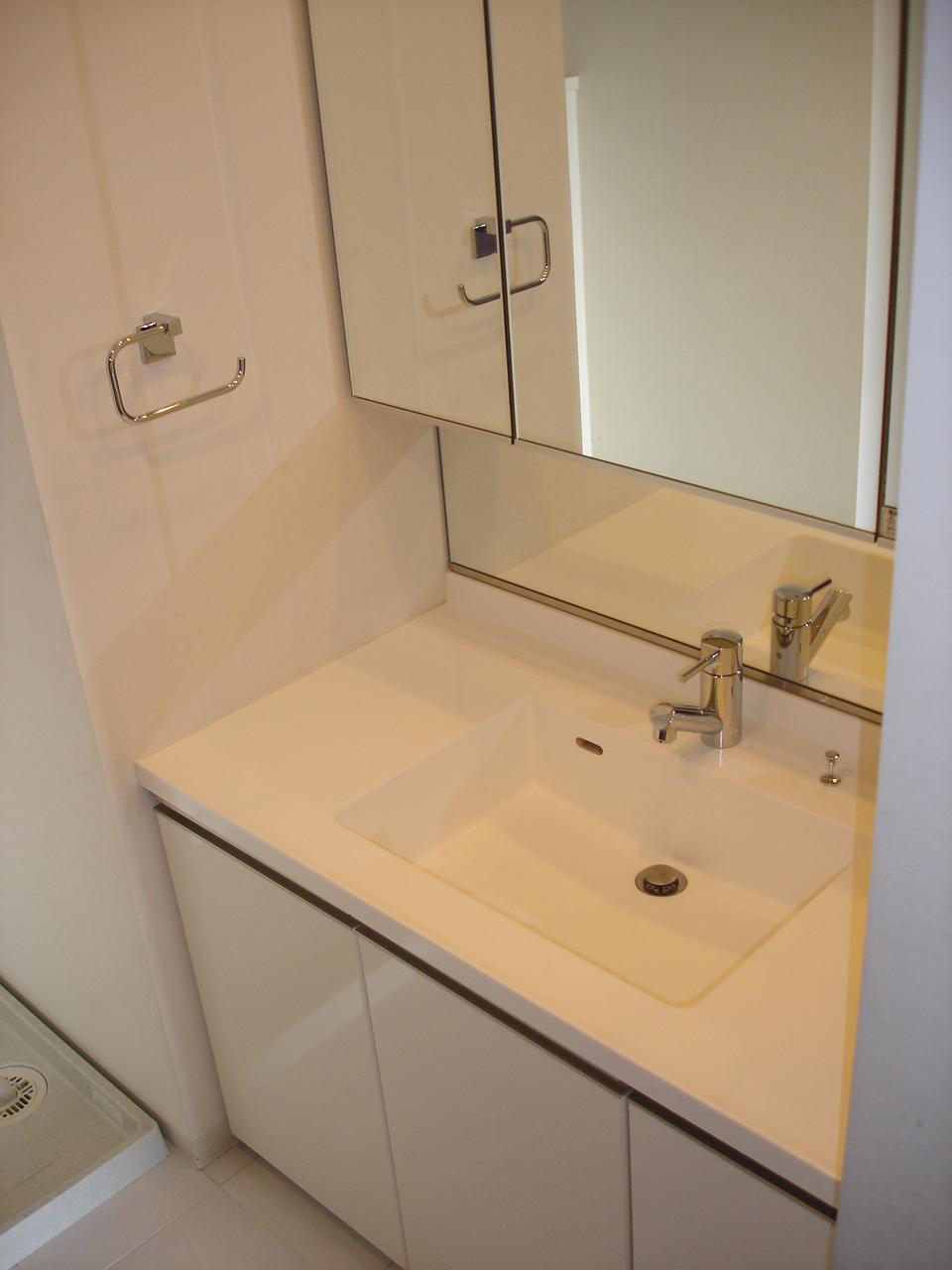 Wash basin, toilet. Local (12 May 2013) Shooting