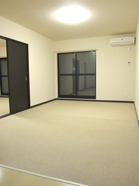 Living and room. Spacious living.