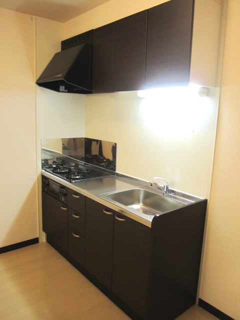 Kitchen. System kitchen gas three-necked. It is with grill.