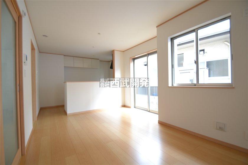 Living. Living (September 2013) Shooting