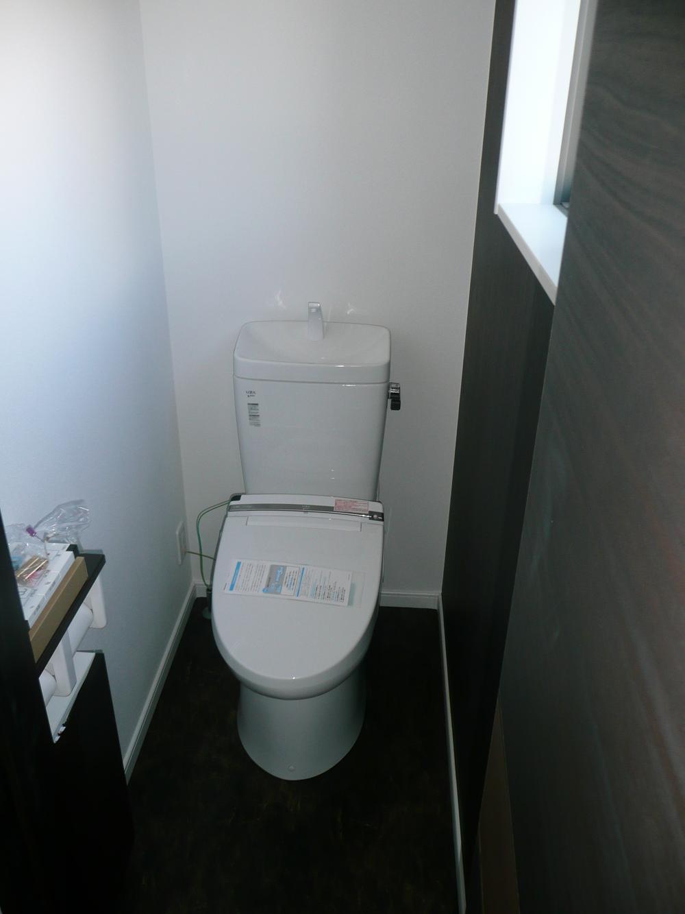 Toilet. Indoor (12 May 2013) Shooting