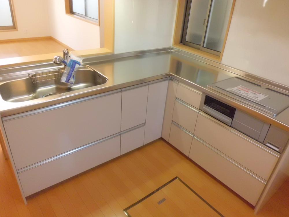 Kitchen. Local (11 May 2013) Shooting