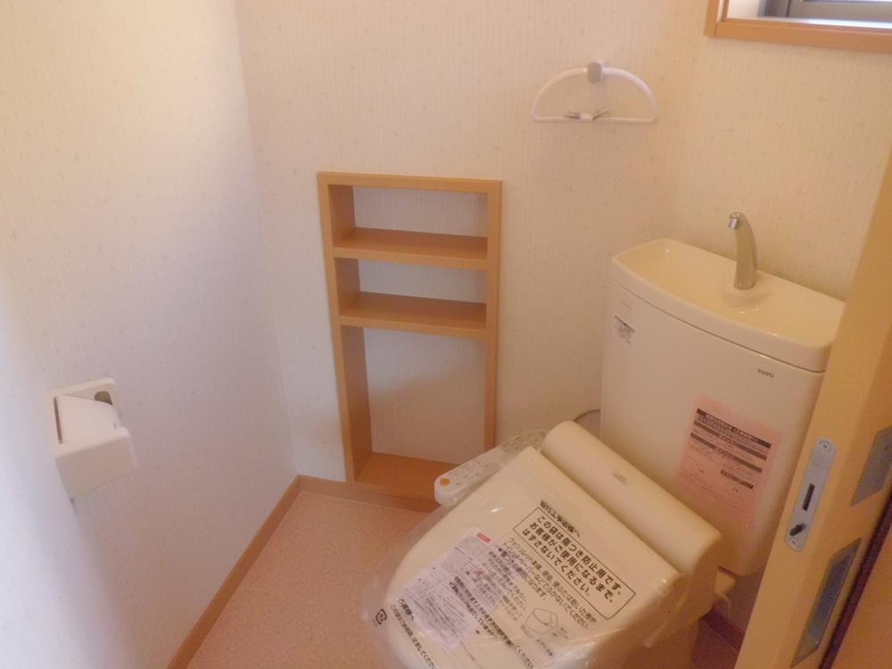 Toilet. Local (11 May 2013) Shooting