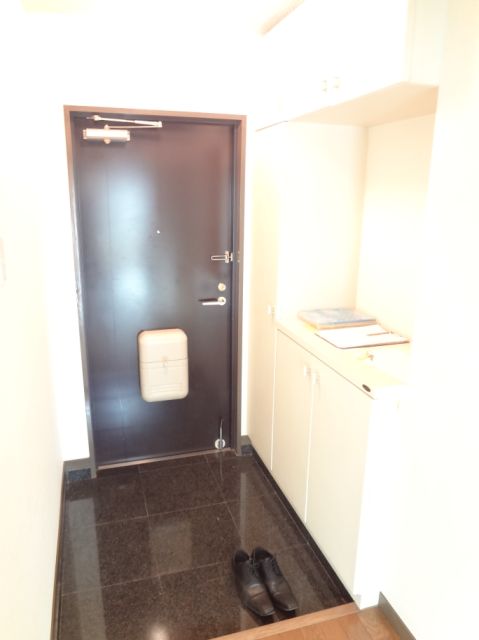 Entrance. It is the entrance with a shoebox