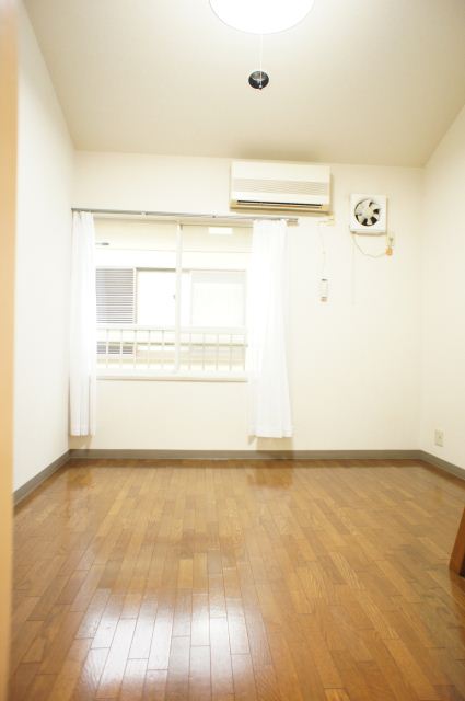 Living and room. It is spacious Western-style