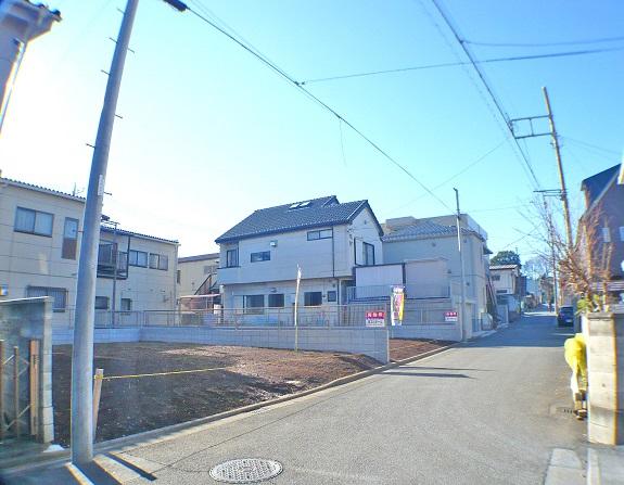 Local photos, including front road. ・ Local (2014 January shooting) ・ 2 minute walk to the bus stop! ・ Within walking distance Omiya Station!