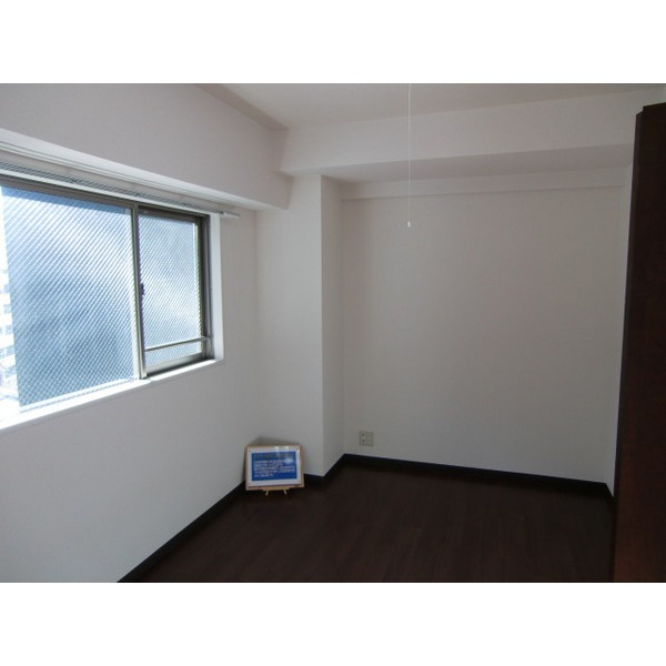 Living and room. Flooring 7 Pledge more