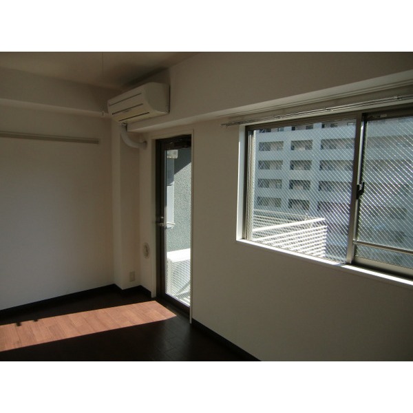 Living and room. Sunny!