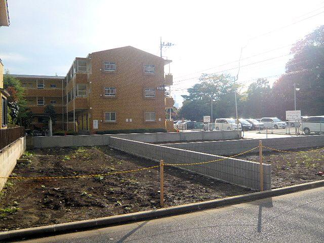 Local land photo. C Building From the road side