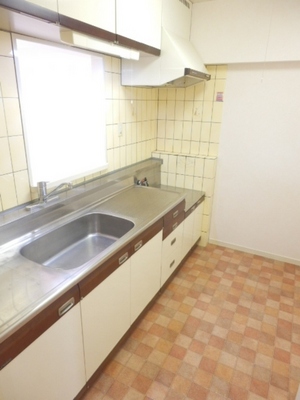 Kitchen. Kitchen face-to-face!