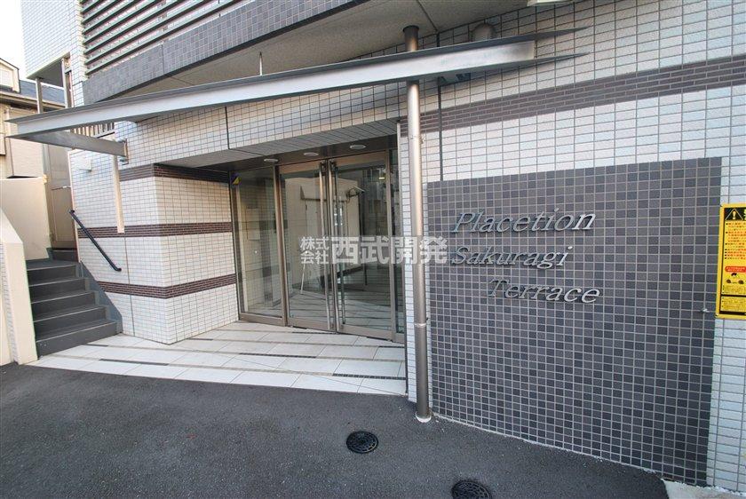 Entrance. Common areas