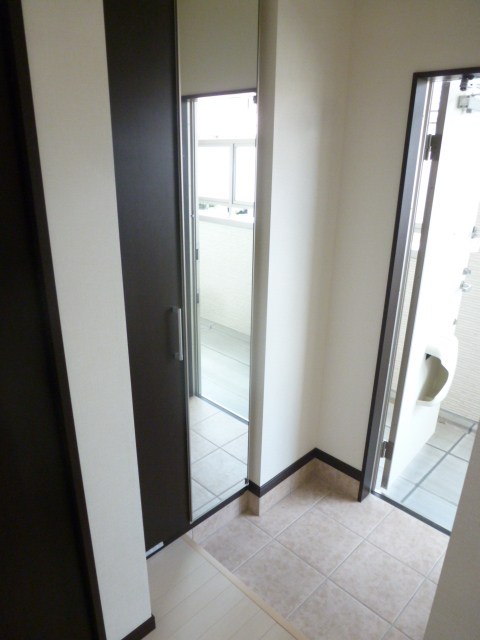 Entrance. Entrance hall with shoes BOX point of the full-length mirror