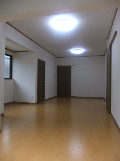 Living and room. Spacious living