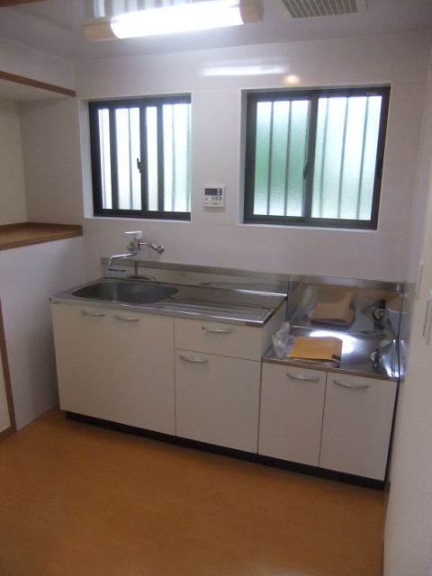 Kitchen. Please bring the gas stove