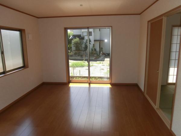 Same specifications photos (living)