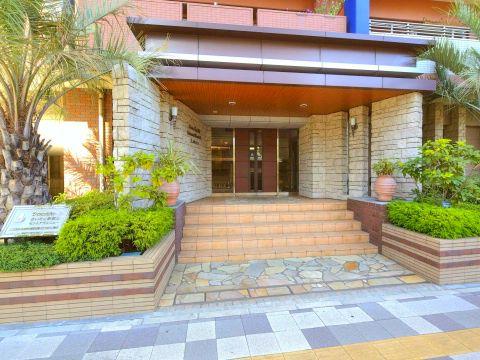 Local appearance photo. ~ entrance ~
