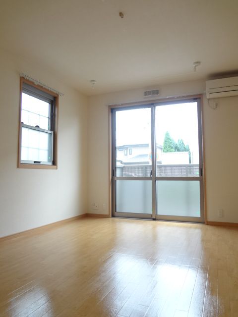 Living and room. Rooms are airy!