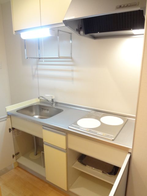 Kitchen. Storage lot!