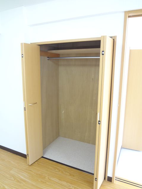 Receipt. Storage of closet type