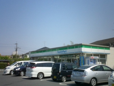 Convenience store. 340m to Family Mart (convenience store)
