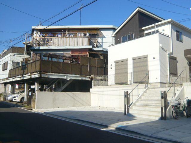Local photos, including front road. Before the road width is 6.3m
