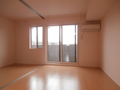 Living and room. ☆ Face-to-face kitchen ☆