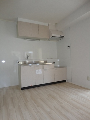 Kitchen. Beautiful dining kitchen! 