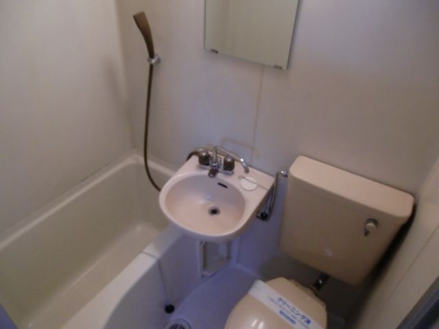 Bath. Unit bus with cleanliness