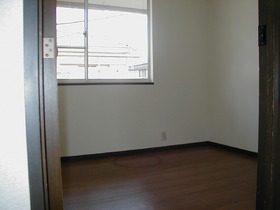 Living and room. 4.5 Pledge of Western-style