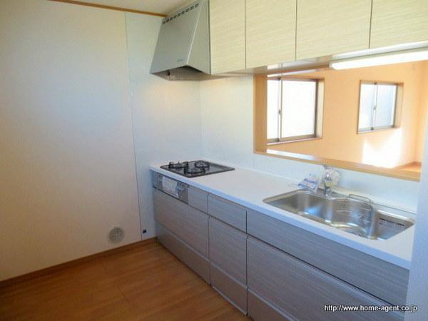 Kitchen. Face-to-face is the kitchen