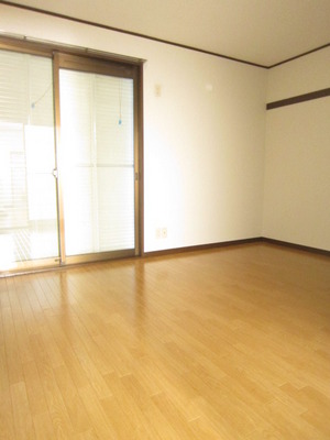 Living and room. 6 Pledge Western-style! There storage! 