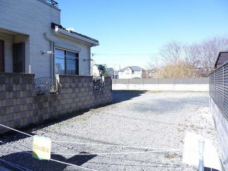 Local photos, including front road. Local (2031 December) shooting