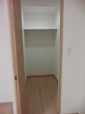 Receipt. Popular walk-in closet