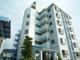 Building appearance. In August 2013 exterior renewal completion!