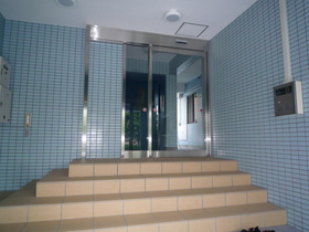 Entrance. Auto-lock with entrance