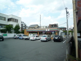 Convenience store. 370m to Seven-Eleven (convenience store)