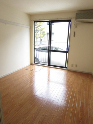 Living and room. It is air-conditioned Western-style