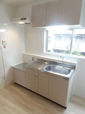 Kitchen. Gas stove installation Allowed!