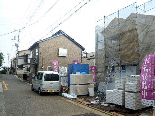 Local photos, including front road. 10 / 3 Shot Living environment is quiet! 