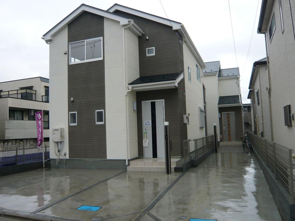 Local appearance photo. Parking two parallel Allowed