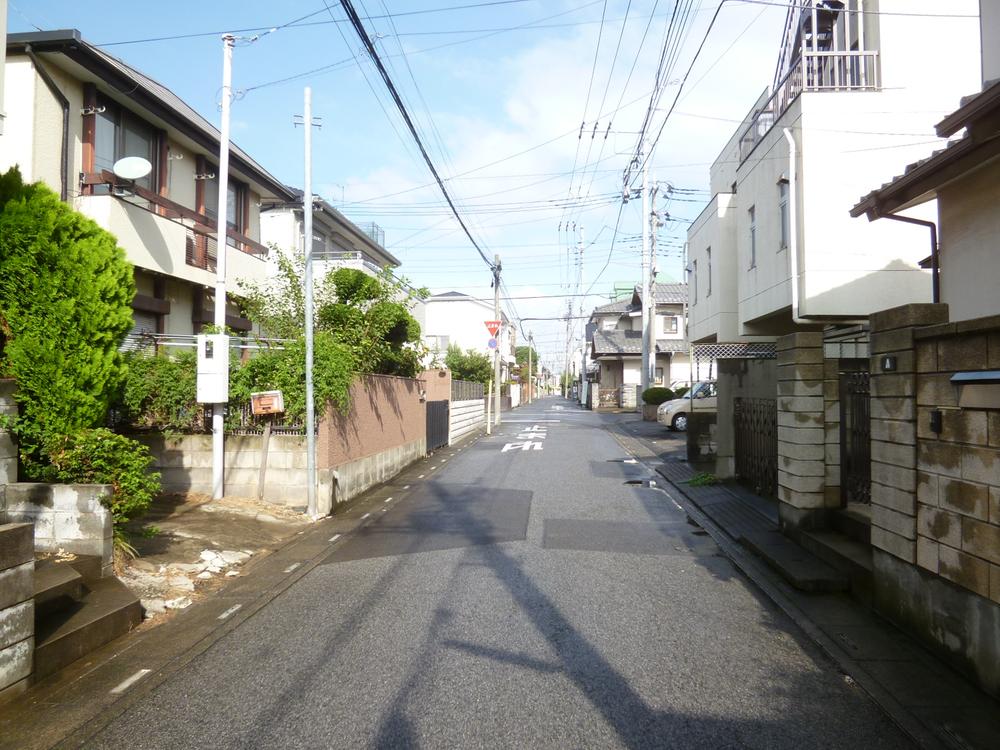 Local photos, including front road. Local (09 May 2013) Shooting