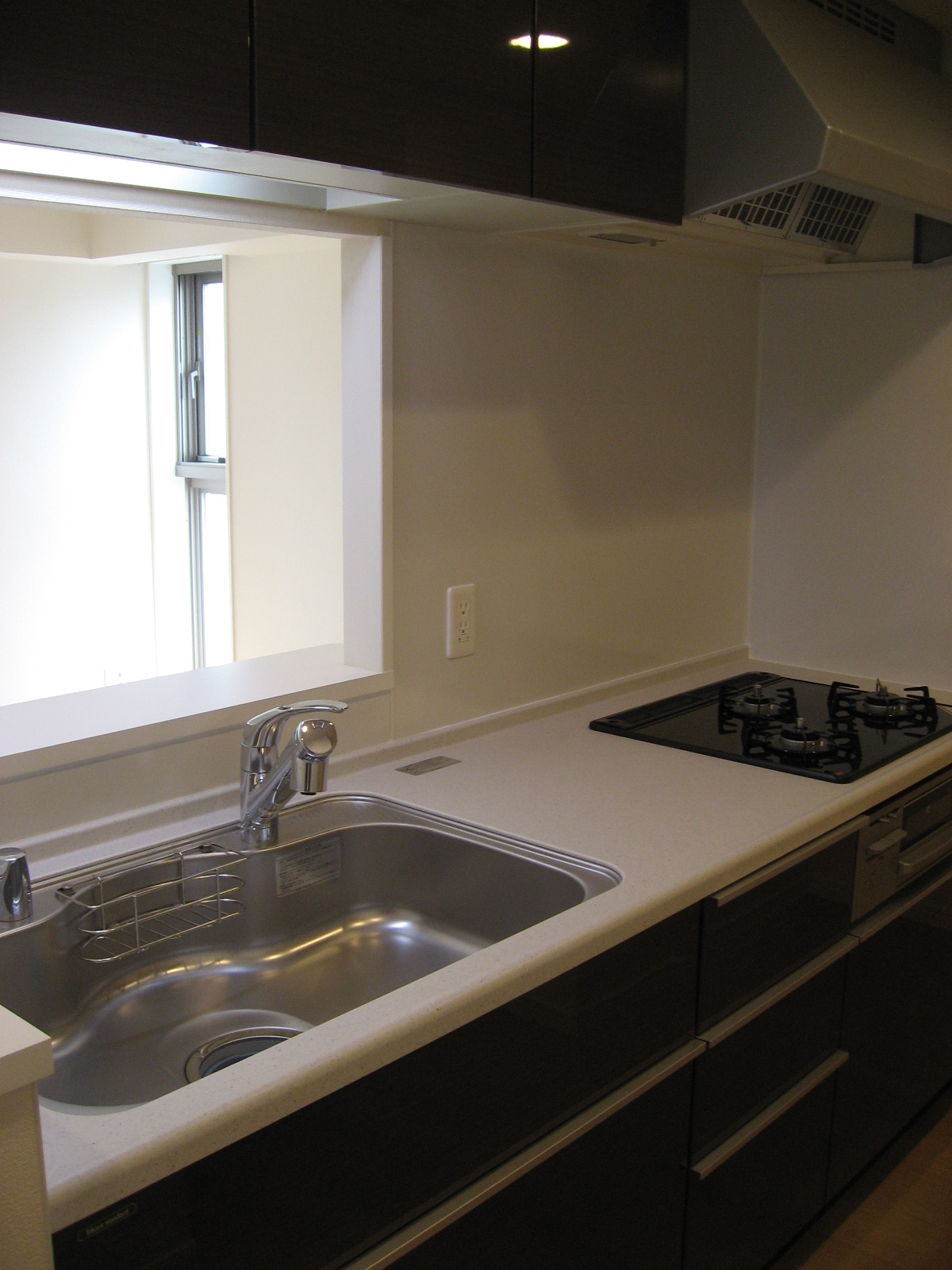 Kitchen. Hanging cupboard ・ disposer ・ With water purifier