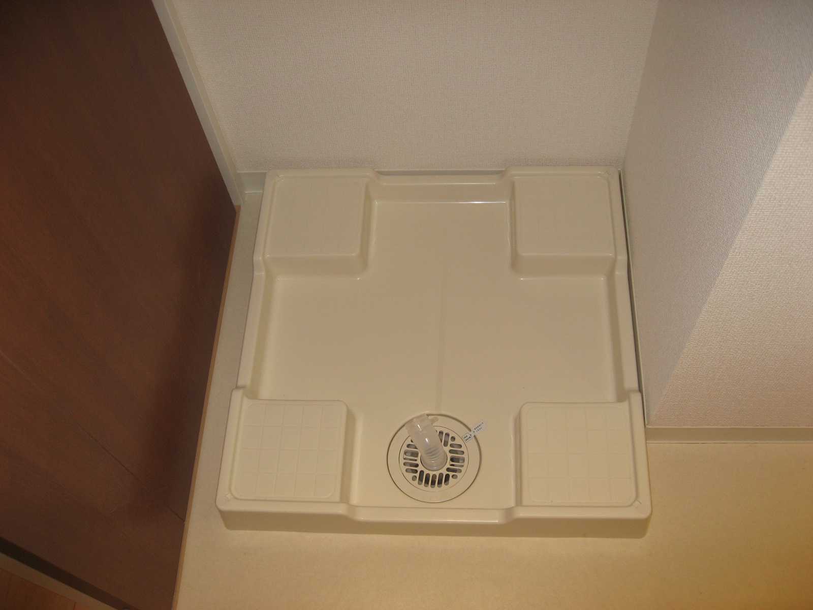 Washroom. Laundry Area