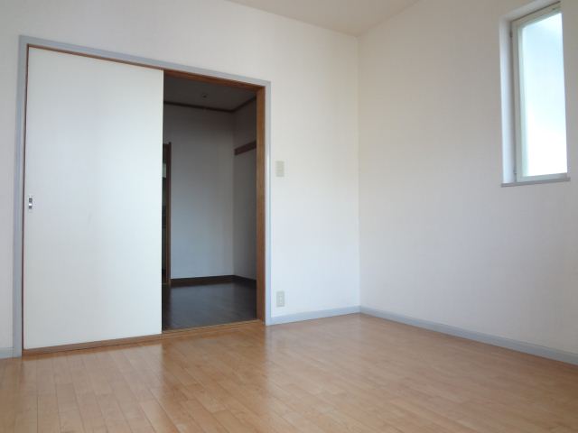 Living and room. Ventilation is also good because there is a two-way window