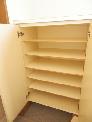 Receipt. Large shoe box