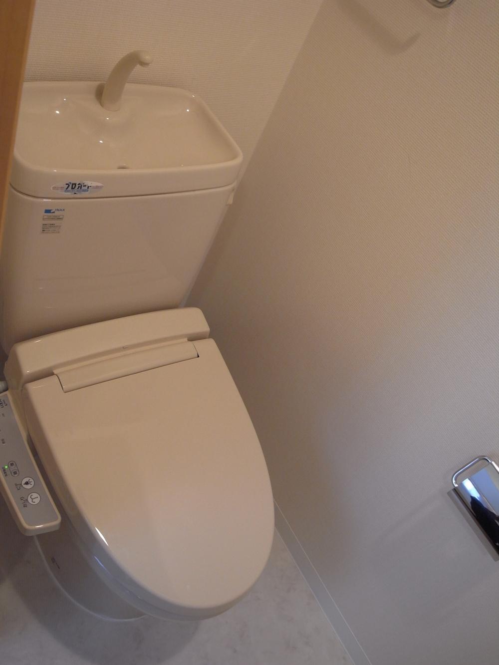 Toilet. Indoor (10 May 2013) Shooting