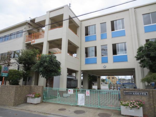 Primary school. 800m to Omiya North Elementary School
