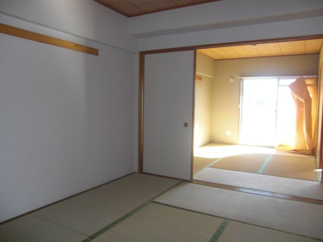 Living and room. It will be large room by connecting