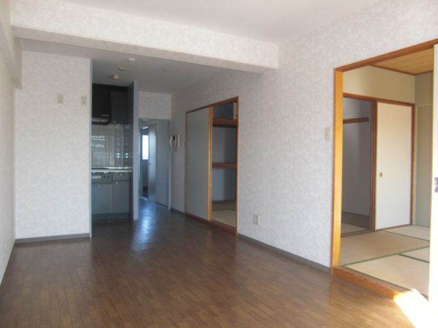 Living and room. Spacious living room