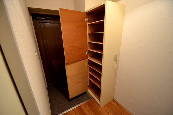 Receipt. Shoes is a box.